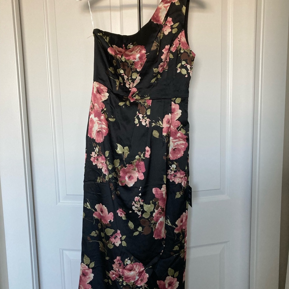 Beautiful silly flowery dress from Lulus